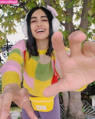 Adah Sharma [ adah-sharma ] - Still Cam Throwback: 2004.01.13
