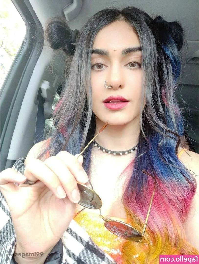 Adah Sharma [ adah-sharma ] - Merry Christmas and don't forget to check your dm! 🎄🎅🏻
