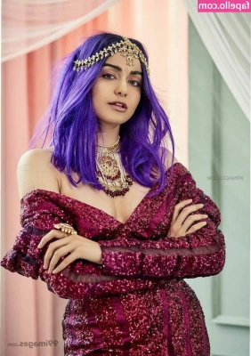 Adah Sharma [ adah-sharma ] - Here is a simple nude to make your Friday better 💕