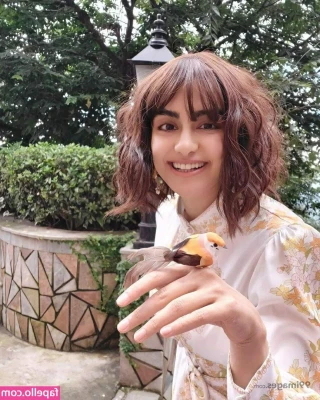 Adah Sharma [ adah-sharma ] - Sometimes its good to open up to strangers 🤭