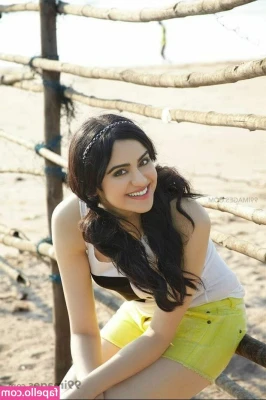 Adah Sharma [ adah-sharma ] - Lekker naakt klaarspelen!