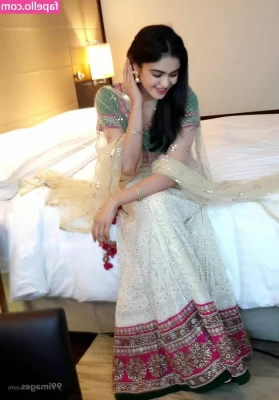 Adah Sharma [ adah-sharma ] - Oh hi baby
