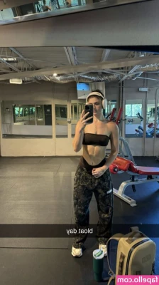 Faith Ordway [ faith-ordway ] - Look how tight that ass hole is
