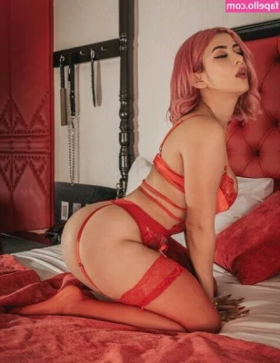 alemiarojas - Happy titty Tuesday  5 DM UNLOCK