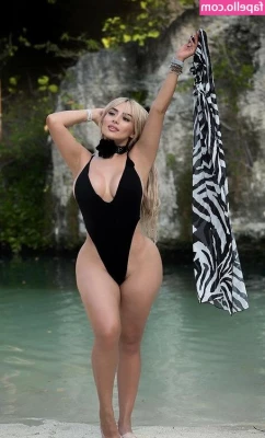 alemiarojas - Swipe   to get teased