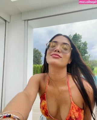Valeria Emiliani [ valeria-emiliani ] - Send me a $10 tip and I'll send you a gift for $30 of my vacation