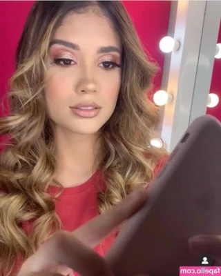 Valeria Emiliani [ valeria-emiliani ] - Would you call this an innocent face? 💋🤭