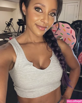 Brandi Rhodes [ brandi-rhodes ] - Would you eat me from this position? 😈