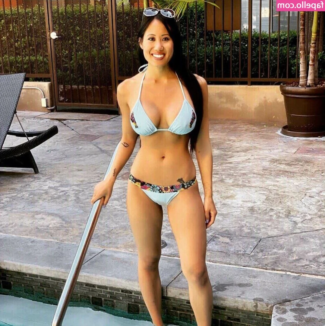 Helen Yee [ helen-yee ] - at the mechanic shops right now and extra horny