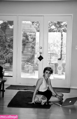 Mae Whitman [ mae-whitman ] - 😈Listos para la segunda foto de esta sesión!?😈