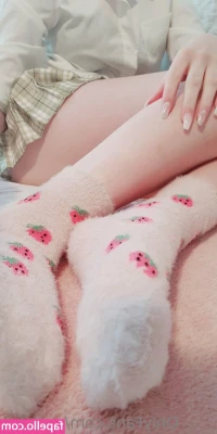 amedoll - I’m sooo horny. Show me ur dick.  if I wanna see mine send ur tip
