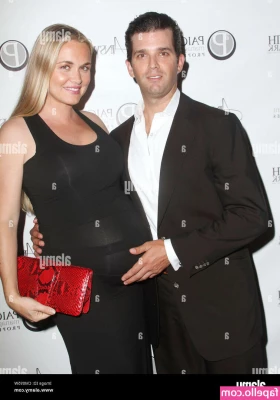 Vanessa Trump [ vanessa-trump ] - Watch me getting a toy very deep and strong in my wet boypussy  while