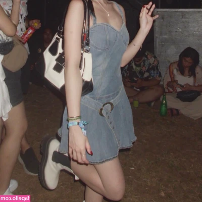Aurelia Vizal [ aurelia-vizal ] - Lick my armpits ..