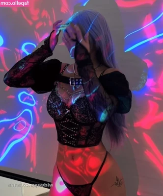 Anna Arevalo [ anna-arevalo ] - Want more dm me LIVE TWERK SHOW DM ME FOR DETAILS