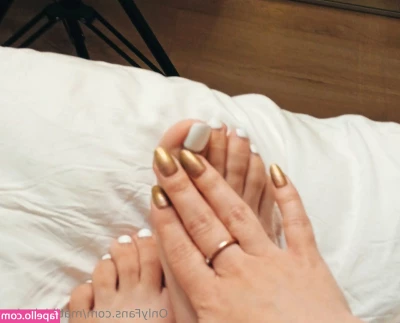 mikkisilveira69 - Watch me rub lotion all over my feet I ve never posted anything like