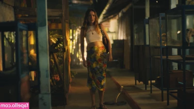 Aimee Lou Wood [ aimee-lou-wood ] - Turn around, it’s your turn😈