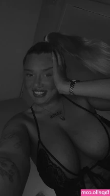 Laurajmclean - Mondays are for undressing...