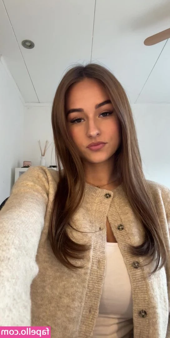 Maaike Roellies [ maaike-roellies ] - cow gamer 👉👈
