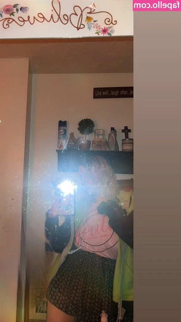 Purringlynxtjdreamin - picture your gf bff over getting ready and she just accidentally let