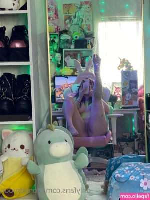 stonedmoon - I know you’ve been jerking off to my photos 😜 and I love it Eu