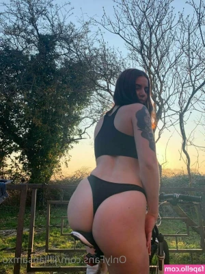 jilliansamxo [ jilliansamxo-1 ] - Me in black leather>>🖤😍