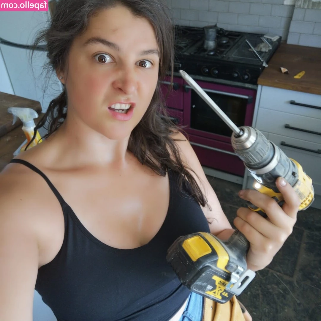 Diy With Emma [ diy-with-emma ] - Hot workout.. means naked workout