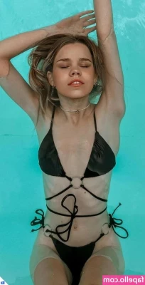 Lea Pietsch [ lea-pietsch ] - Good morning babes  i woke up so early and horny  but check your