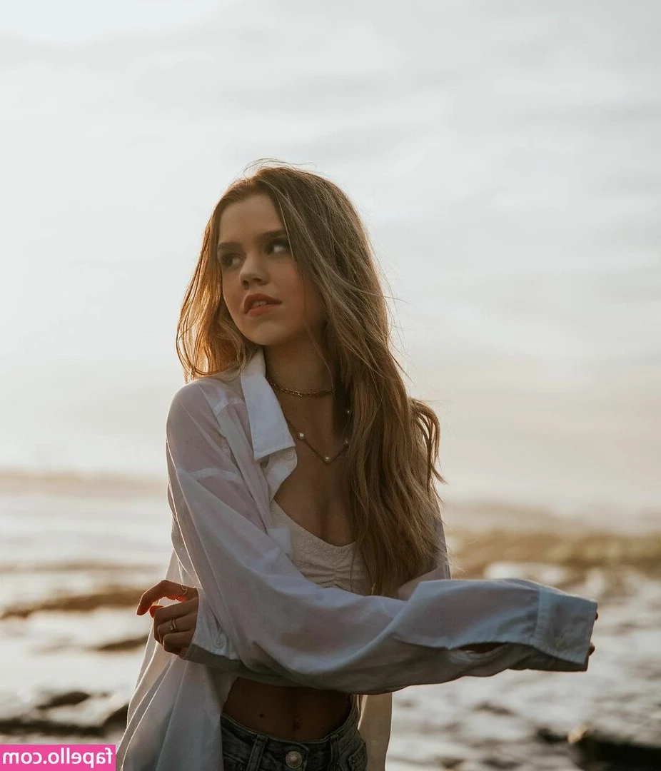 Lea Pietsch [ lea-pietsch ] - There’s something new and sexy in your inboxes 😏😏😏