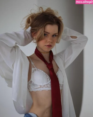 Lea Pietsch [ lea-pietsch ] - Masturbating different view  it s been a long time since I came with