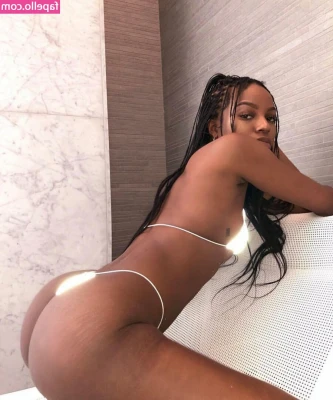 Briana Shaneè [ briana-shanee ] - I always forget to wear underwear to the doctors office 😏