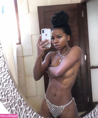 Briana Shaneè [ briana-shanee ] - Shaving Close up :)
