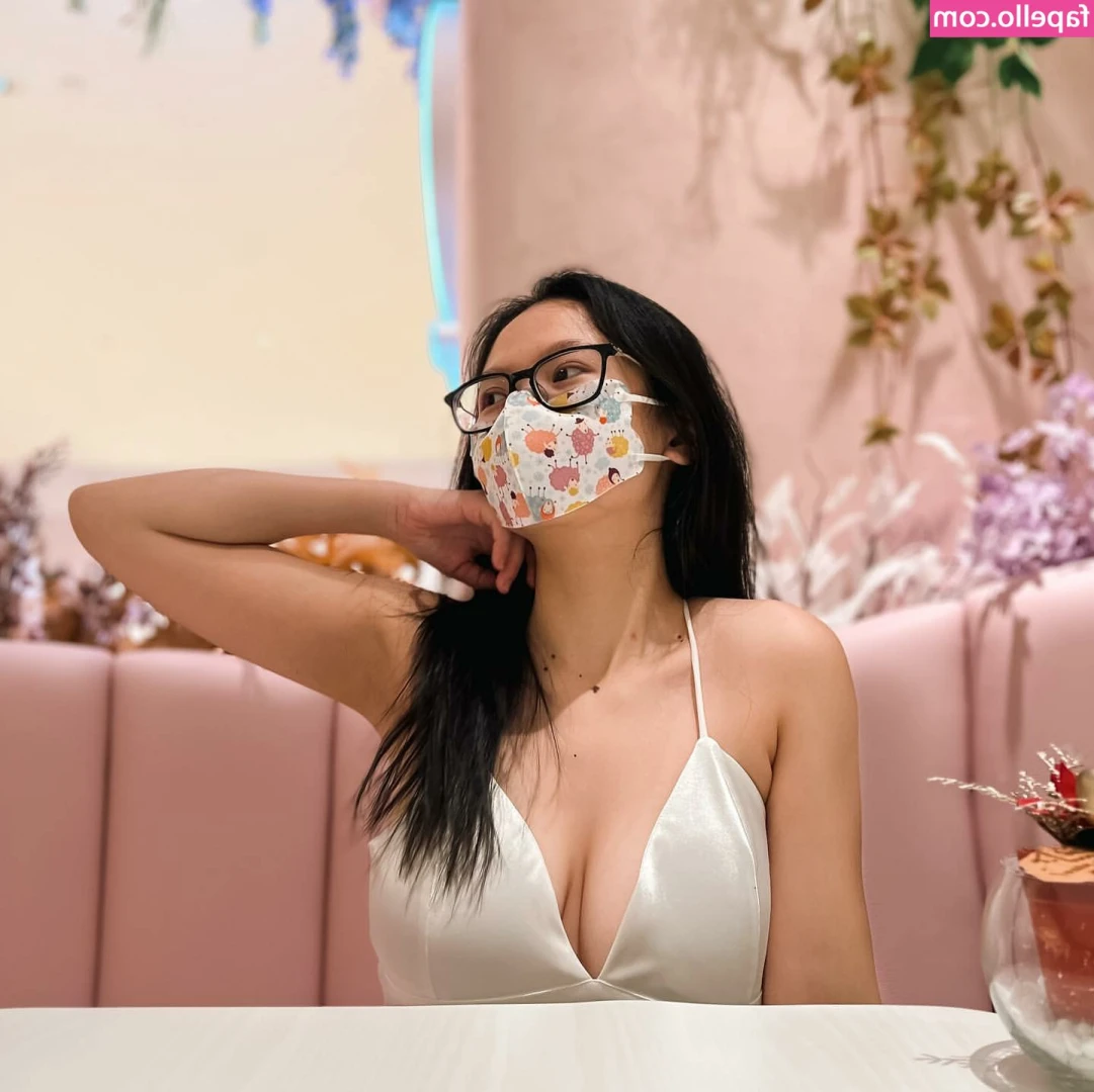 Yuxuan - 30 seconds of me being nakey and fucking myself with a dildo O////O