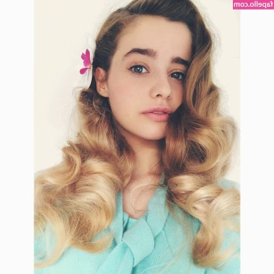 Holly Earl [ holly-earl ] - I’ll get my whole hand in there one day lol