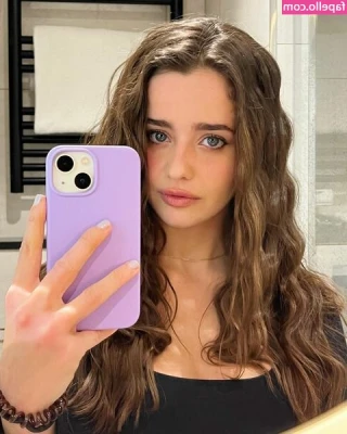 Holly Earl [ holly-earl ] - Sending out the new 17 min anal video tonight 🥰 And I’m already