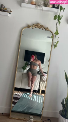 chloecreamss - Snuck my titties out at work