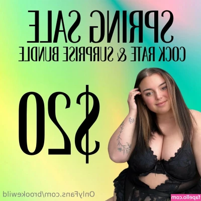 brookewild - Green holographic nails and purple toenails