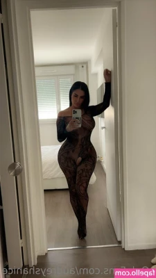 audreyshanice - Ungeschminkt und noch müde auf dem Weg zur Dusche