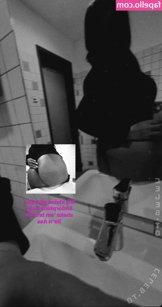 foxyone.offiziell [ foxyone-offiziell ] - Glory Hole Action with the sexy @PrincessJas4Ux getting a taste of