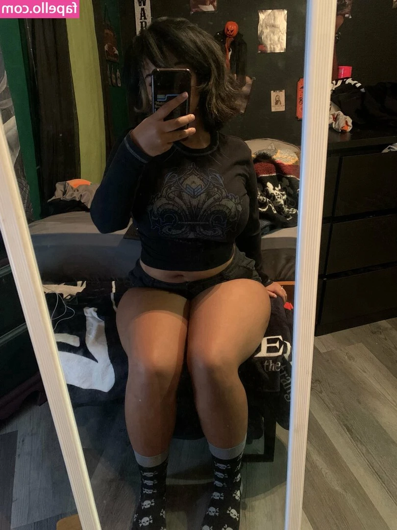 Mahaliasseance - Before shower spread!
