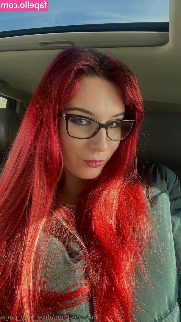 amelia_may_page [ amelia-may-page ] - How would you wake me up in the morning? 😋