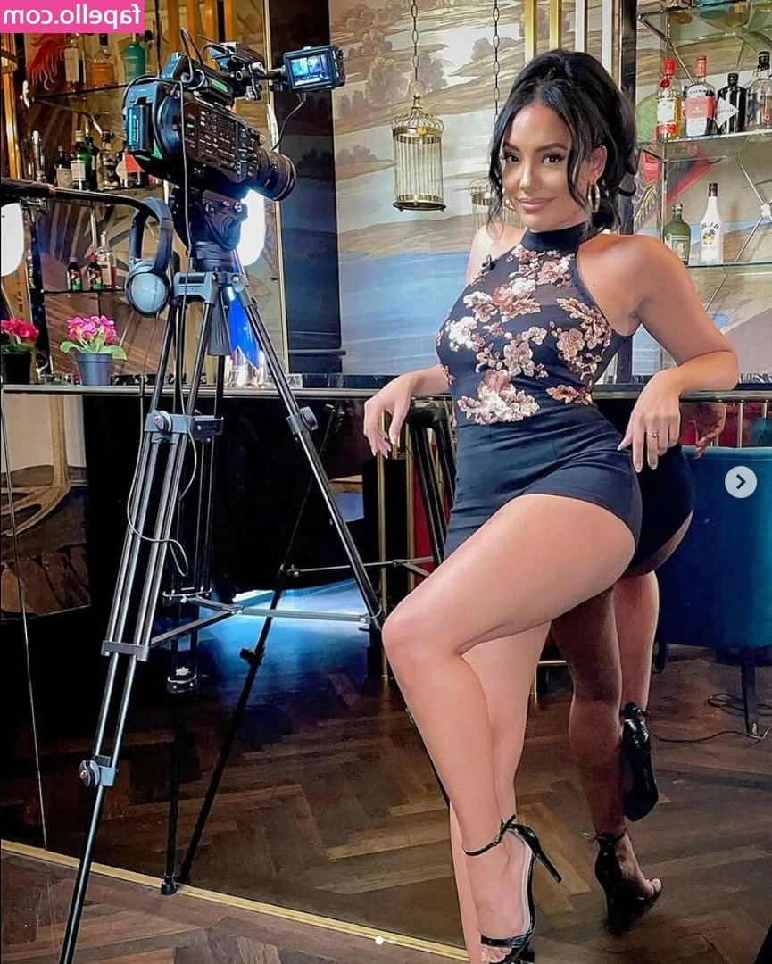 Chian Reynolds [ chian-reynolds ] - Morning work☀️🥰