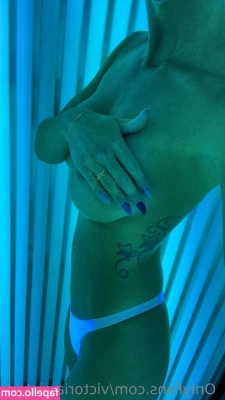 victoriawinters - Who wants to cum here with me