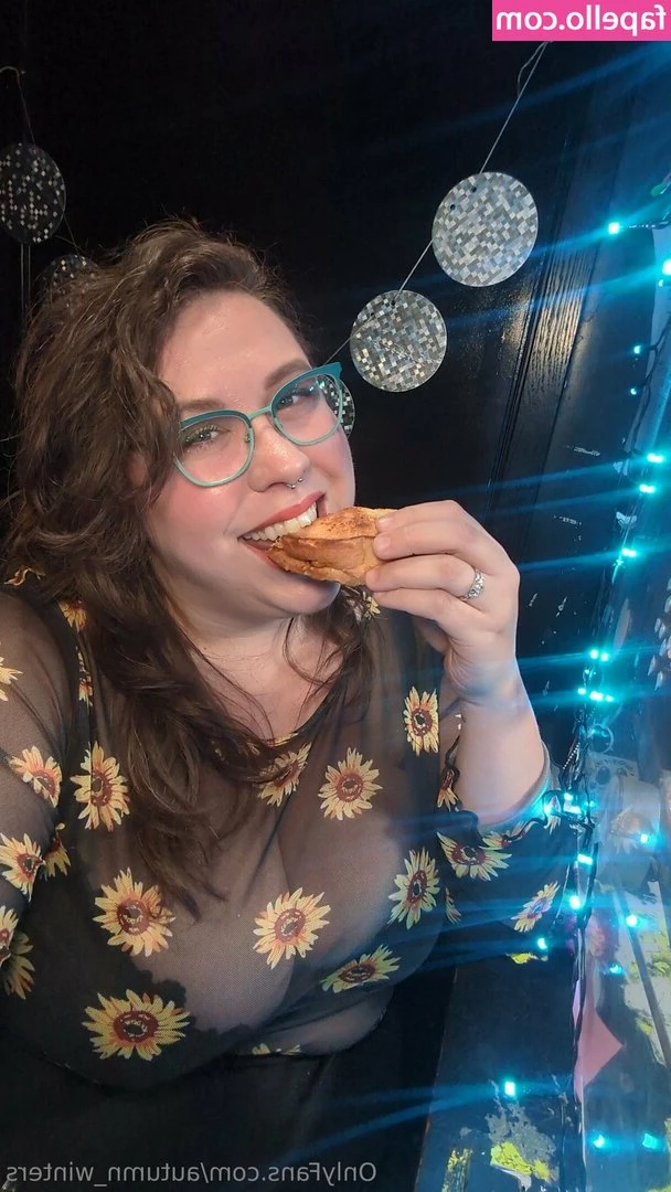 autumn_winters [ autumn-winters ] - Something to think about before bed 😻