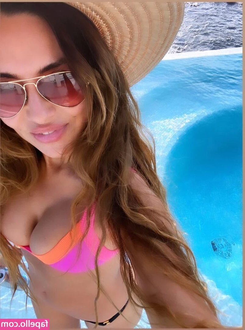 Vanessa Marcil [ vanessa-marcil ] - smiles and post-stream tit pics for my besties 💜💜💜💜