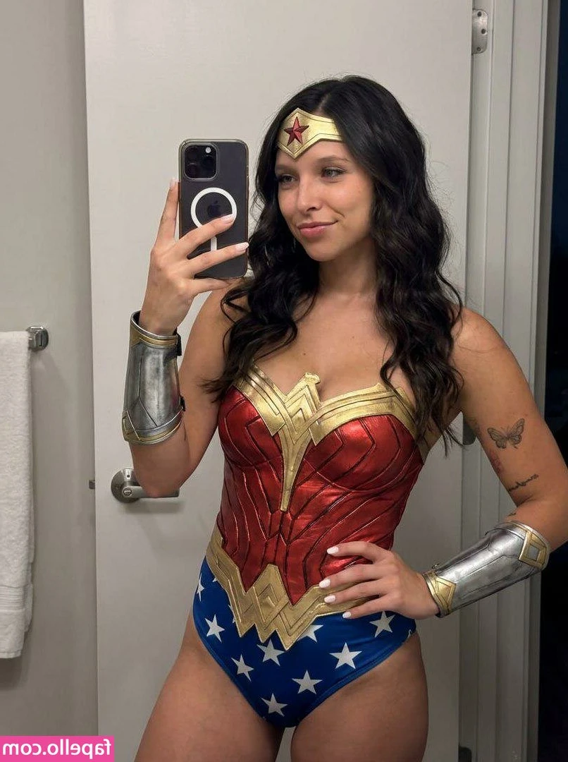 emilycuddly - Me muero por andar con esta faldita en la calle 💦