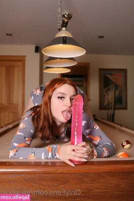 viickkxxo - My pussy lips want to rub in something hard!🤤 Is there anything