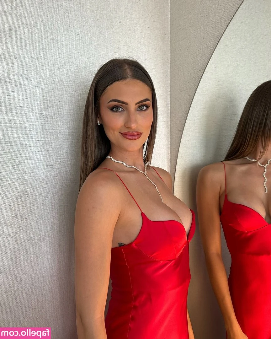 Paula Curras [ paula-curras ] - does it tempt you? 😈
