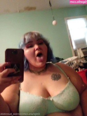 zombie_bunni666 [ zombie-bunni666 ] - Hey look i have more personality than just porn