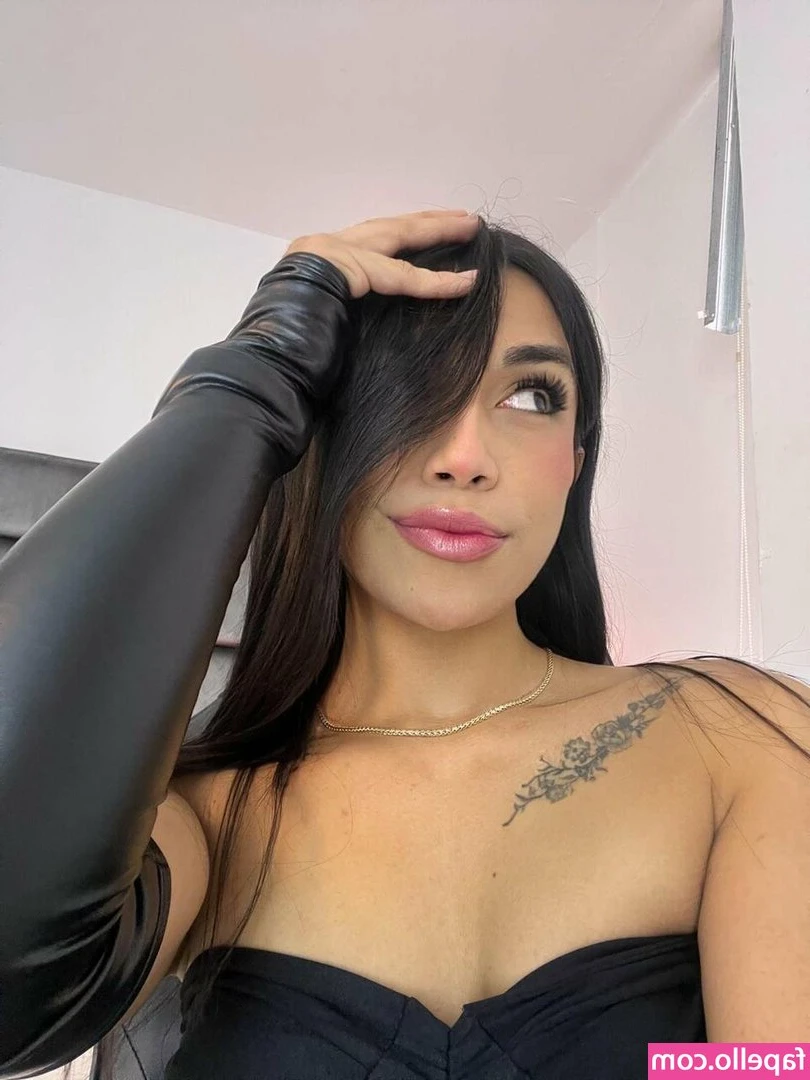 MJ Grace [ mj-grace-3 ] - Say: “I’m um foot slave and I do all what u want”