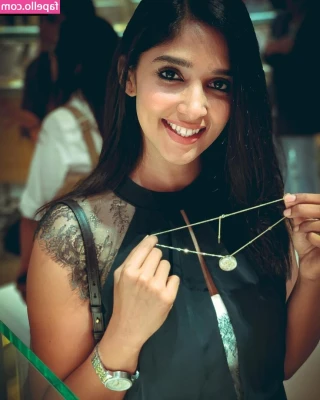 Nyla Usha [ nyla-usha ] - Dorm room fun 🤩